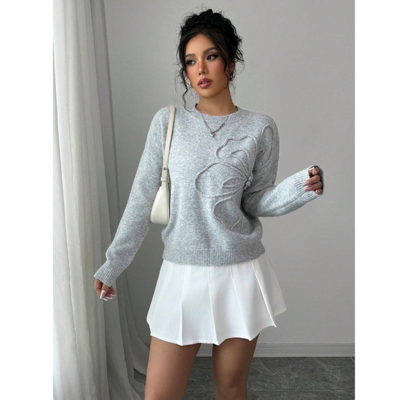 Gray Knit Pullover Sweater Textured Floral Appliqué Long Sleeve - Picture 6 of 9